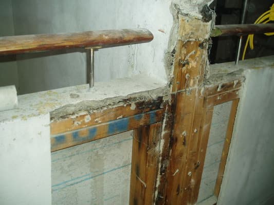 Balustrade to Wall Junction Defect Resulting Damage Risk House - Balustrade to Wall Junction Defect Resulting Damage