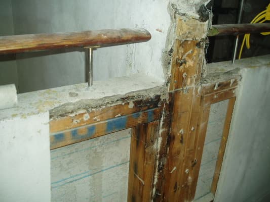 Risk House - Balustrade to Wall Junction Defect Resulting Damage 
