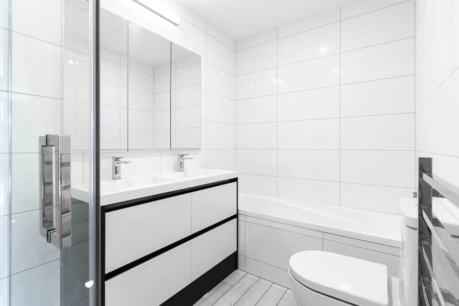 Orewa Grand Apartments Orewa Grand Apartments - Refurbished Bathroom
